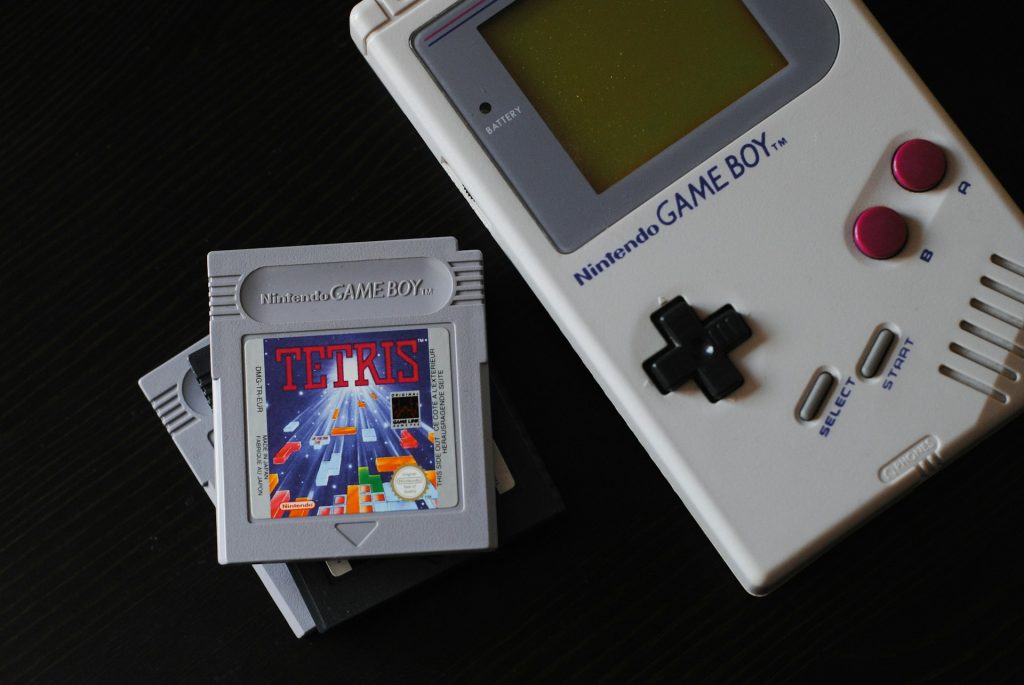 gameboy - tetris - adplay in game product placement - ادپلی تبلیغات و رسانه photo credit: helloimnik - siteunsplash